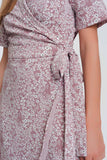 vestido midi cruzado com estampa floral rosa