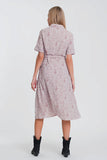 vestido midi cruzado com estampa floral rosa