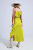 Vestido midi de lingerie verde com alças finas de cetim