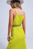 Vestido midi de lingerie verde com alças finas de cetim