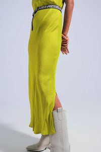 Vestido midi de lingerie verde com alças finas de cetim