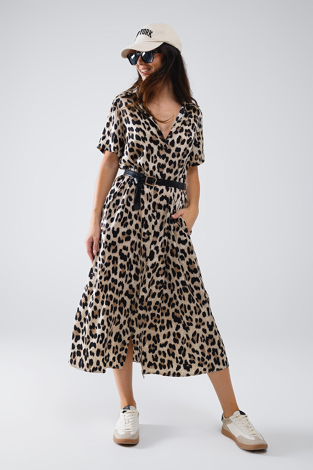 Vestido midi de manga curta com camisa e cinto em estampado leopardo