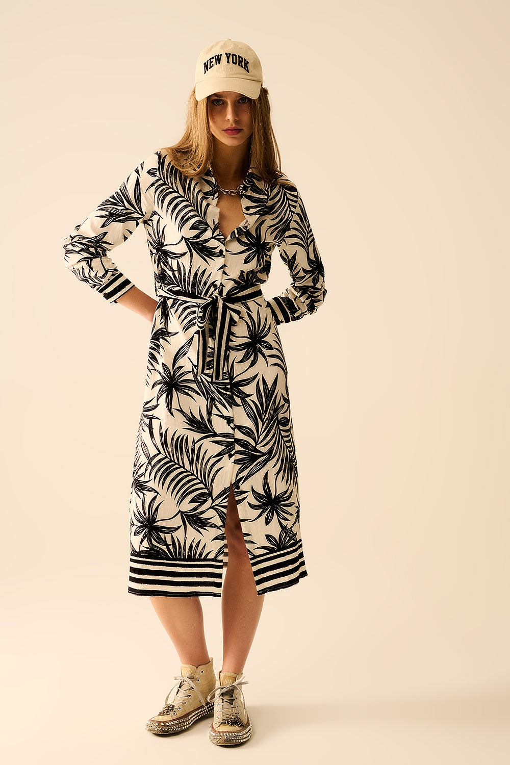 Q2 Vestido Midi de Manga Longa com Motivo Tropical em Preto e Branco