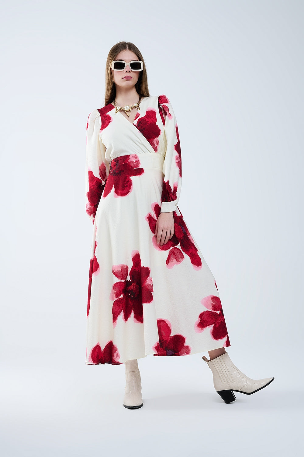 Q2 Vestido midi envolvente bege com estampado floral tropical vermelho e mangas compridas