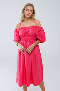 Vestido midi fuchsia com mangas curtas e alças