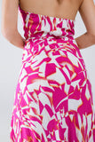Vestido Midi Halter com cintura subida em estampado abstrato fuchsia e branco