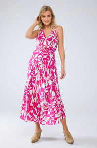 Vestido Midi Halter com cintura subida em estampado abstrato fuchsia e branco