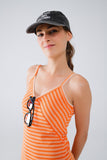 Vestido midi laranja com riscas e tiras de esparguete