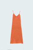 Vestido midi laranja com riscas e tiras de esparguete