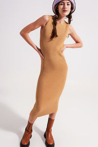 Vestido midi nervurado com decote redondo em bege