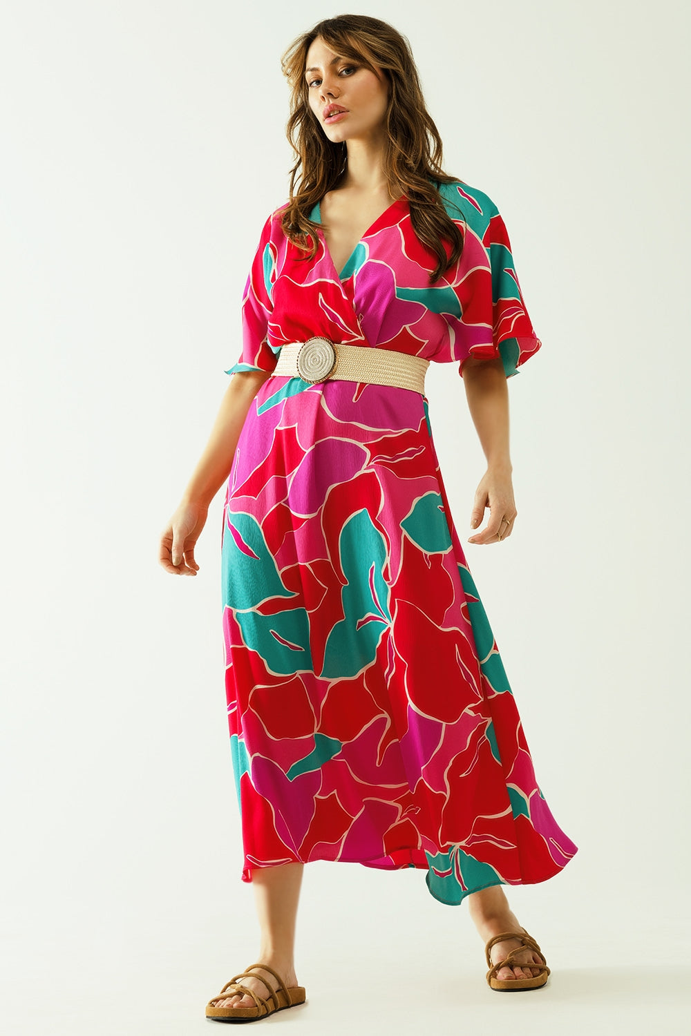 Q2 Vestido midi solto com mangas curtas e motivos florais