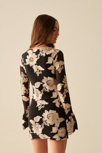 vestido mini de chiffon preto com brocado floral