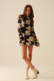 vestido mini de chiffon preto com brocado floral