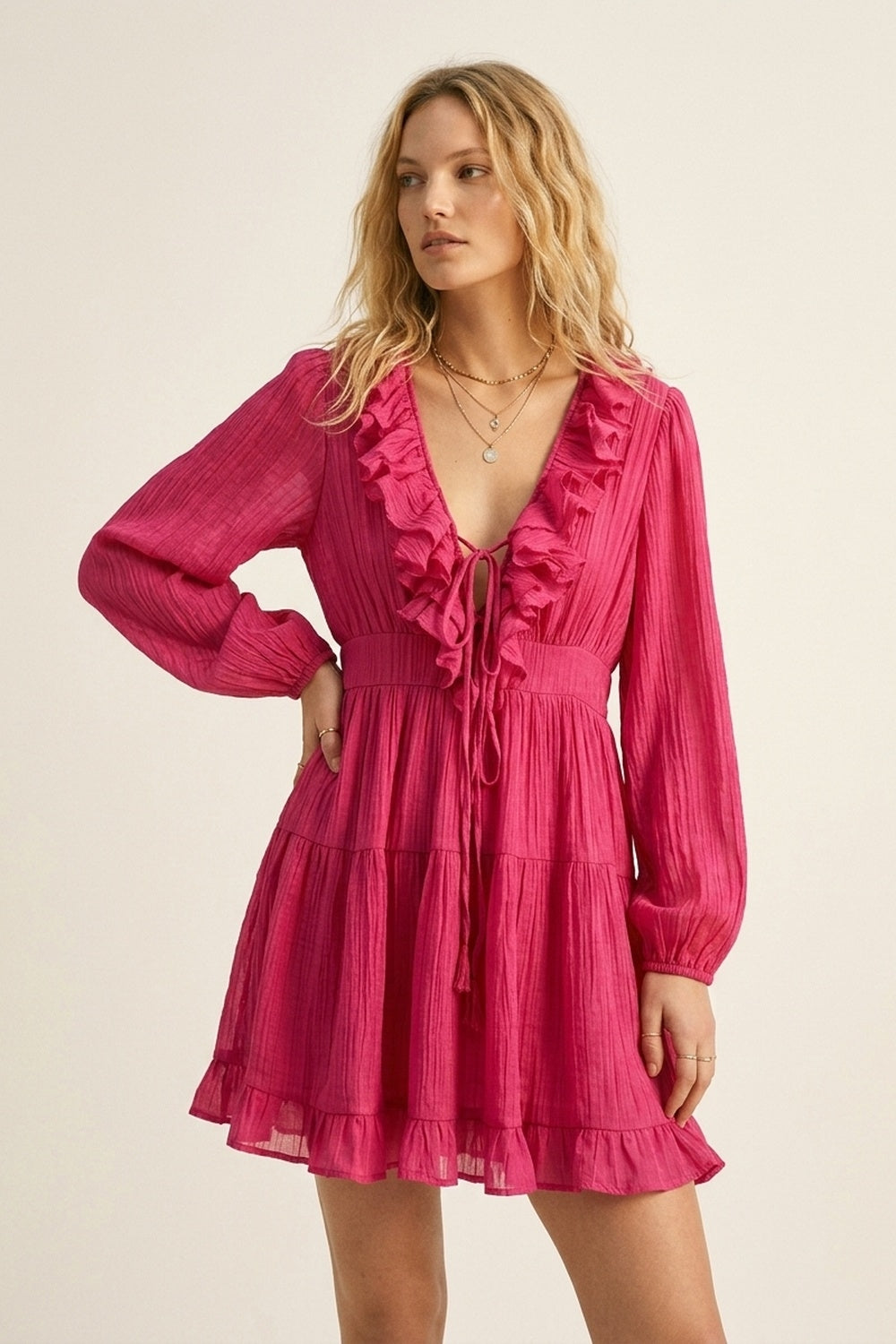 Q2 Vestido Mini Fúcsia de Chiffon Amassado com Babados Decote em V e Cintura Ajustável