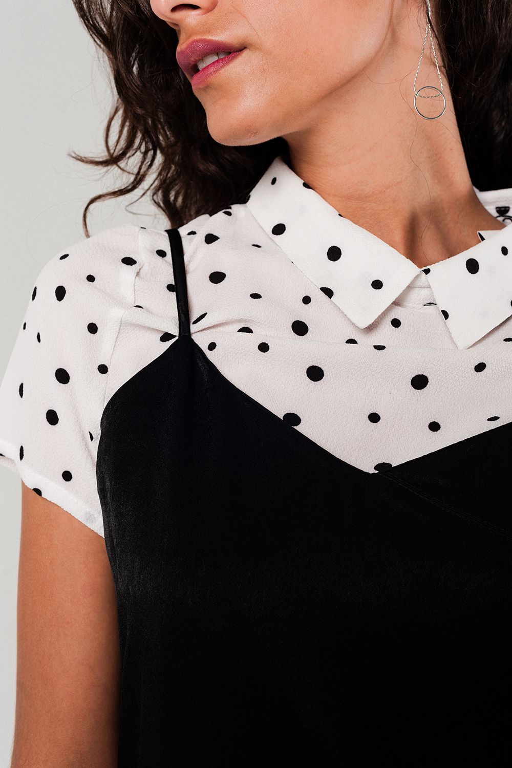 Vestido preto bainha assimétrica