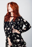 Q2 Vestido preto com o vôo e estampa floral