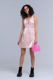 Vestido rosa com fitas cruzadas