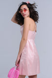 Vestido rosa com fitas cruzadas