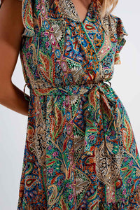 Vestido semi-longo com estampado de paisley e rufos na bainha em verde