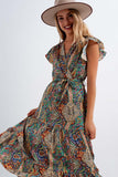 Vestido semi-longo com estampado de paisley e rufos na bainha em verde