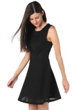 Vestido skater preto com decote nas costas