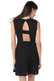 Q2 Vestido skater preto com decote nas costas 
