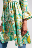 Vestido verde com corte largo e mangas de três quartos de comprimento