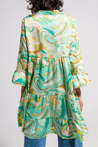 Vestido verde com corte largo e mangas de três quartos de comprimento