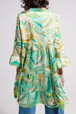 Vestido verde com corte largo e mangas de três quartos de comprimento