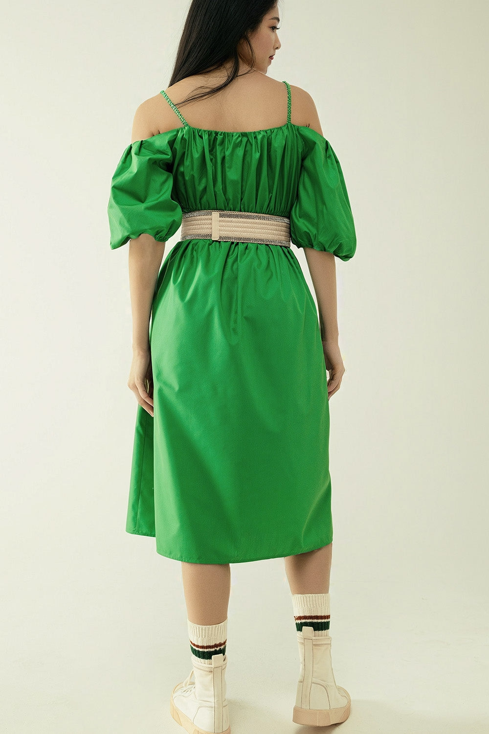 Vestido verde Midi com mangas curtas e alças