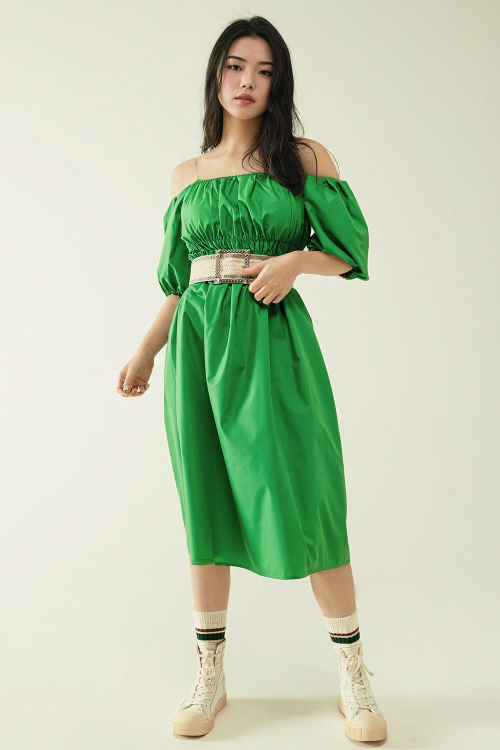 Vestido verde Midi com mangas curtas e alças