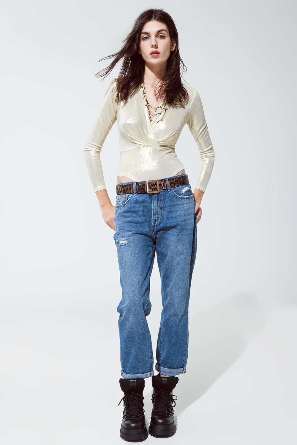 Bodysuit com acabamento metálico e pormenores drapeados em branco pérola