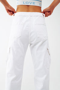 calças cargo branca com elástico na cintura e bainha
