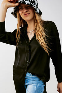 Camisa de botão de manga comprida de cetim preto