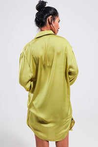 Camisa de botão de manga comprida de cetim verde