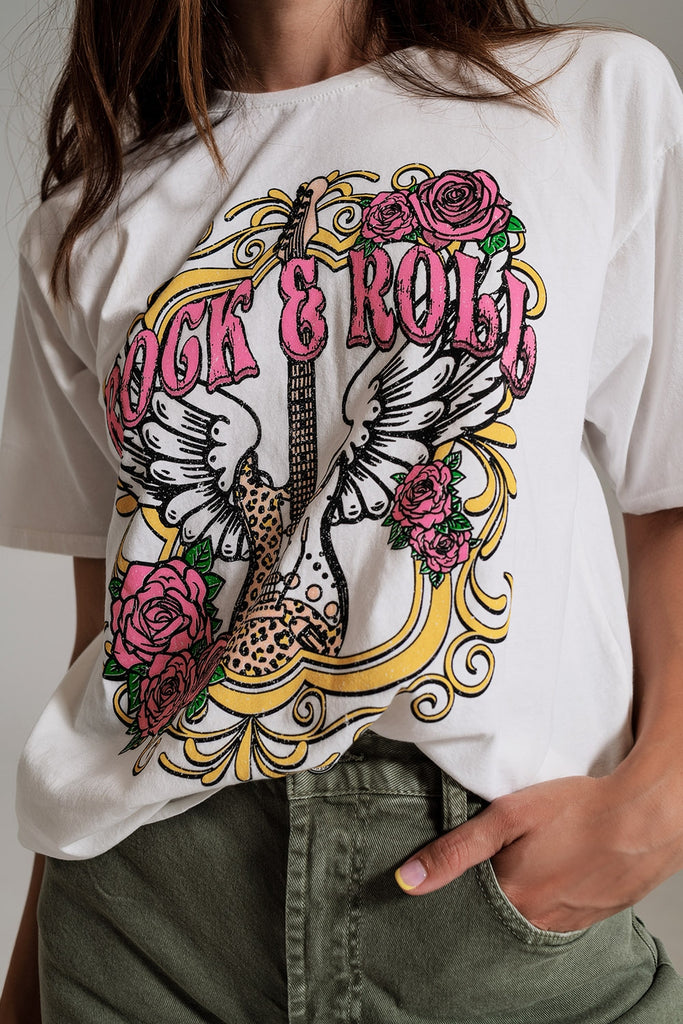 Camiseta branca com estampa vintage de Rock and Roll
