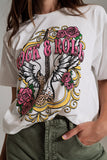 Camiseta branca com estampa vintage de Rock and Roll