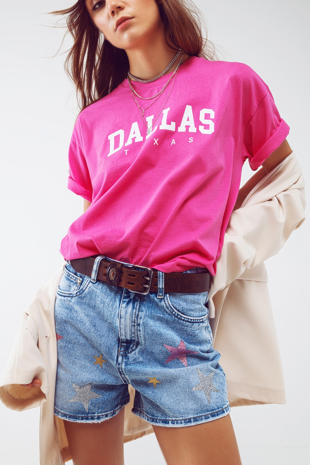 Q2 Camiseta com texto Dallas Texas em fúcsia