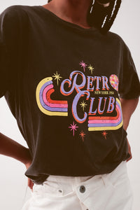 camiseta descontraída em preto lavado com estampa retro club