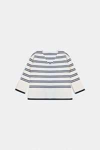 Camisola em branco com riscas marinhas