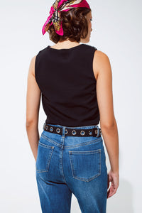 Croptop Decotado sem Mangas com Detalhe Diagonal de Lantejoulas Prateadas em Preto