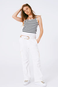 Top riscado em branco e marinho