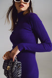 Vestido de malha midi bodycon com gola alta em roxo