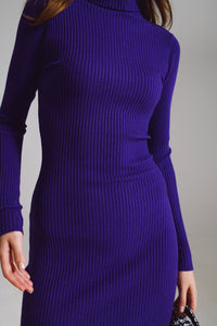 Vestido de malha midi bodycon com gola alta em roxo