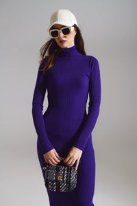 Vestido de malha midi bodycon com gola alta em roxo
