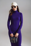 Vestido de malha midi bodycon com gola alta em roxo