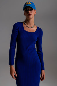 Vestido de malha midi com decote quadrado em azul