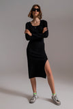 Vestido de malha midi com decote quadrado em preto