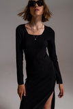 Vestido de malha midi com decote quadrado em preto