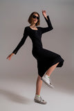 Q2 Vestido de malha midi com decote quadrado em preto